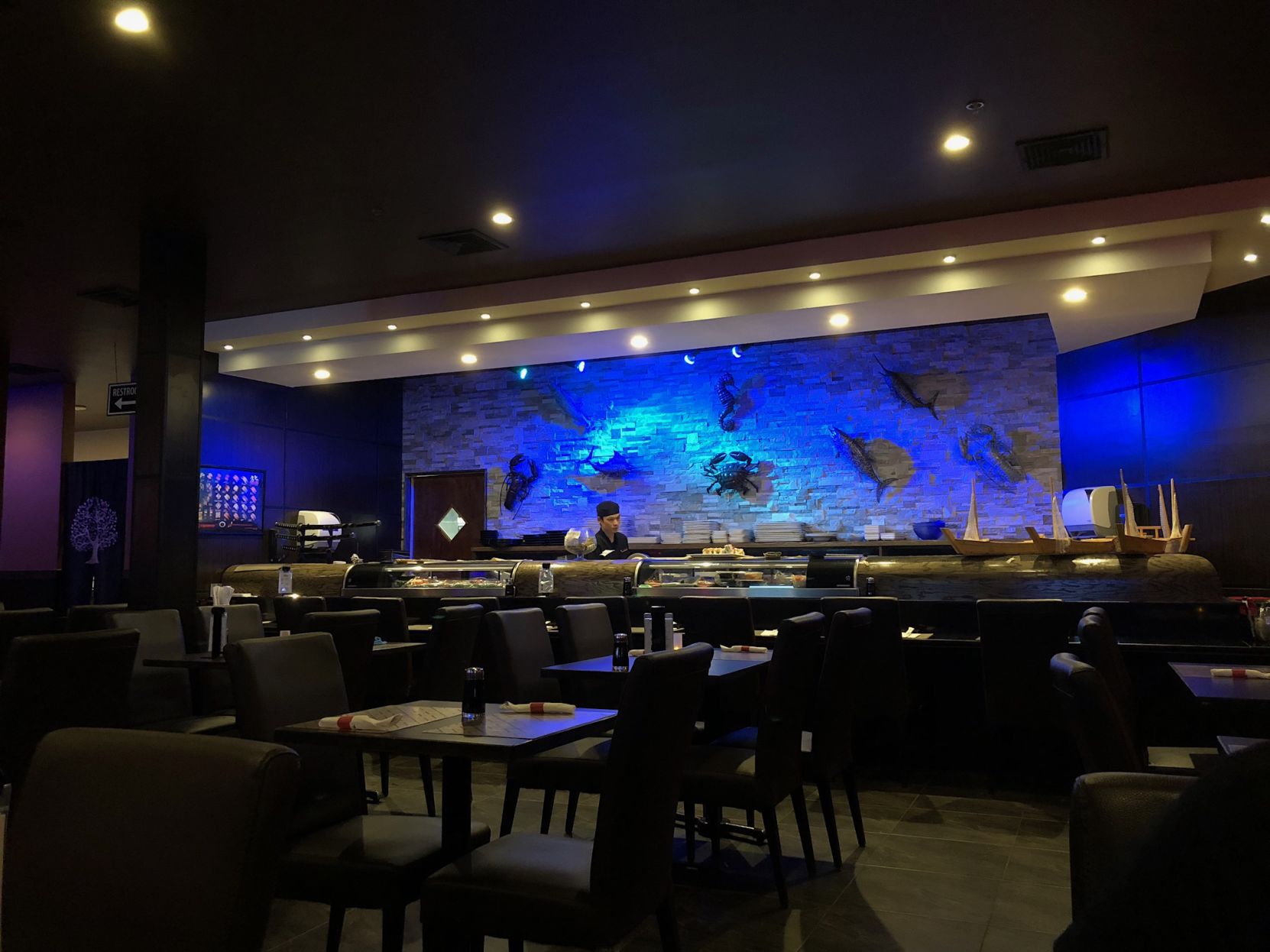 3sushibar.JPG